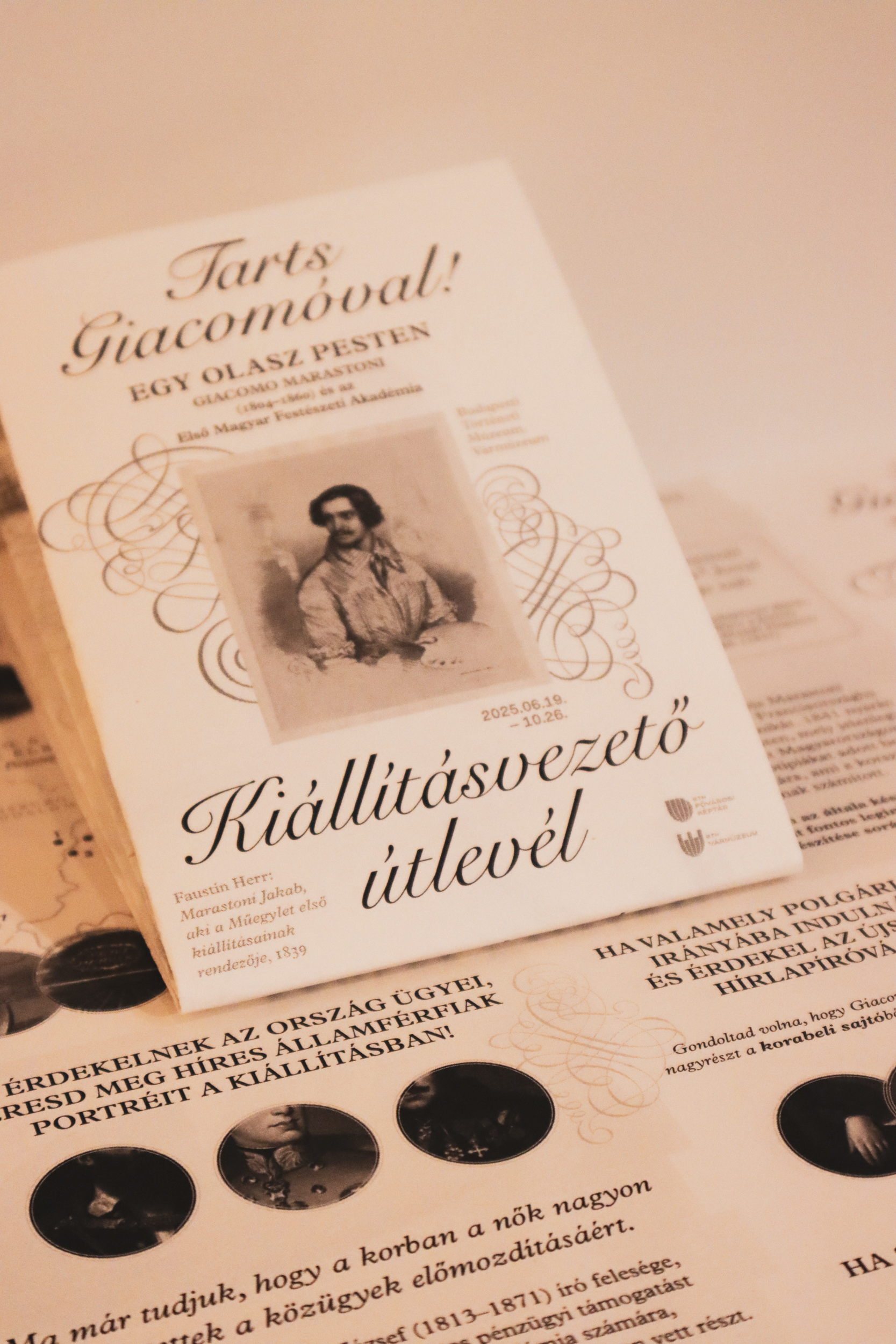 Marastoni kiállításvezető útlevél