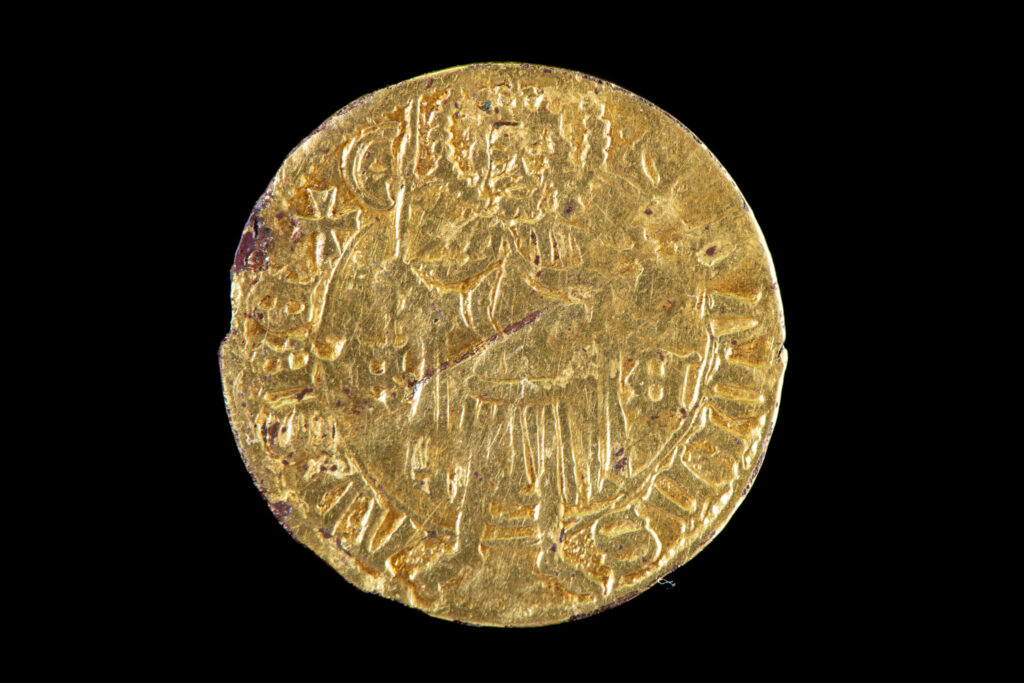 I. Mátyás H674 típusú körmöci aranyforint egykorú utánzata a Budai Várpalota ásatásaiból